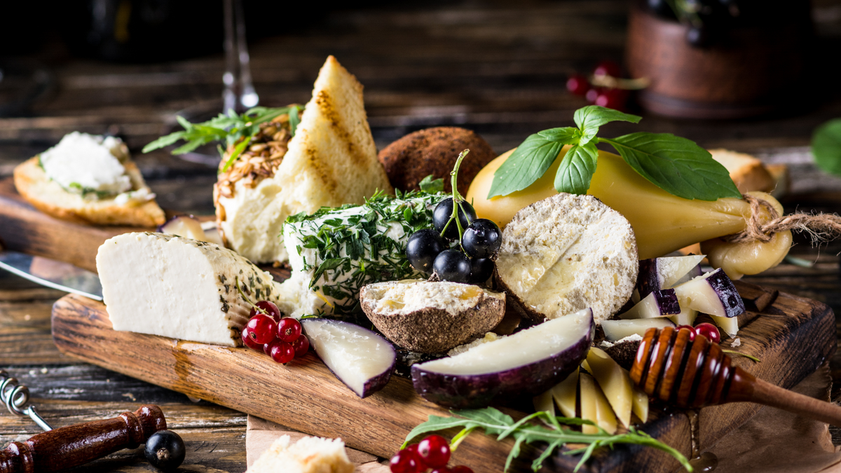 Farm to Table: Embracing Local Ingredients in Your Charcuterie Spread - J. Bird & Company