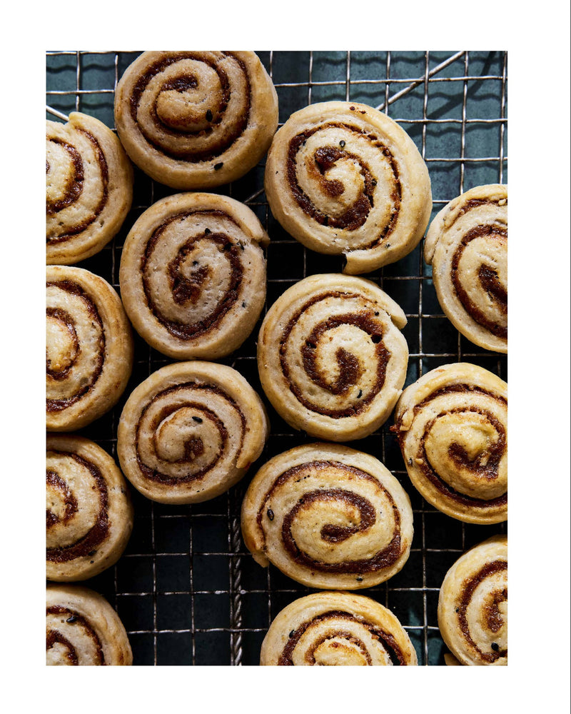 Babylonian swirls pastry on a cooling rack with recipe details on the right.